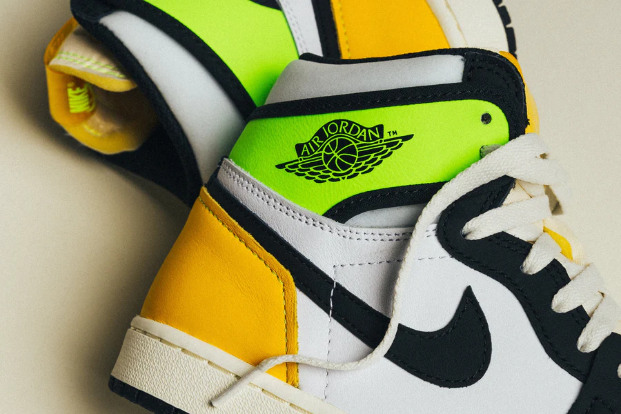 Nike Air Jordan 1 Retro High OG Volt Gold