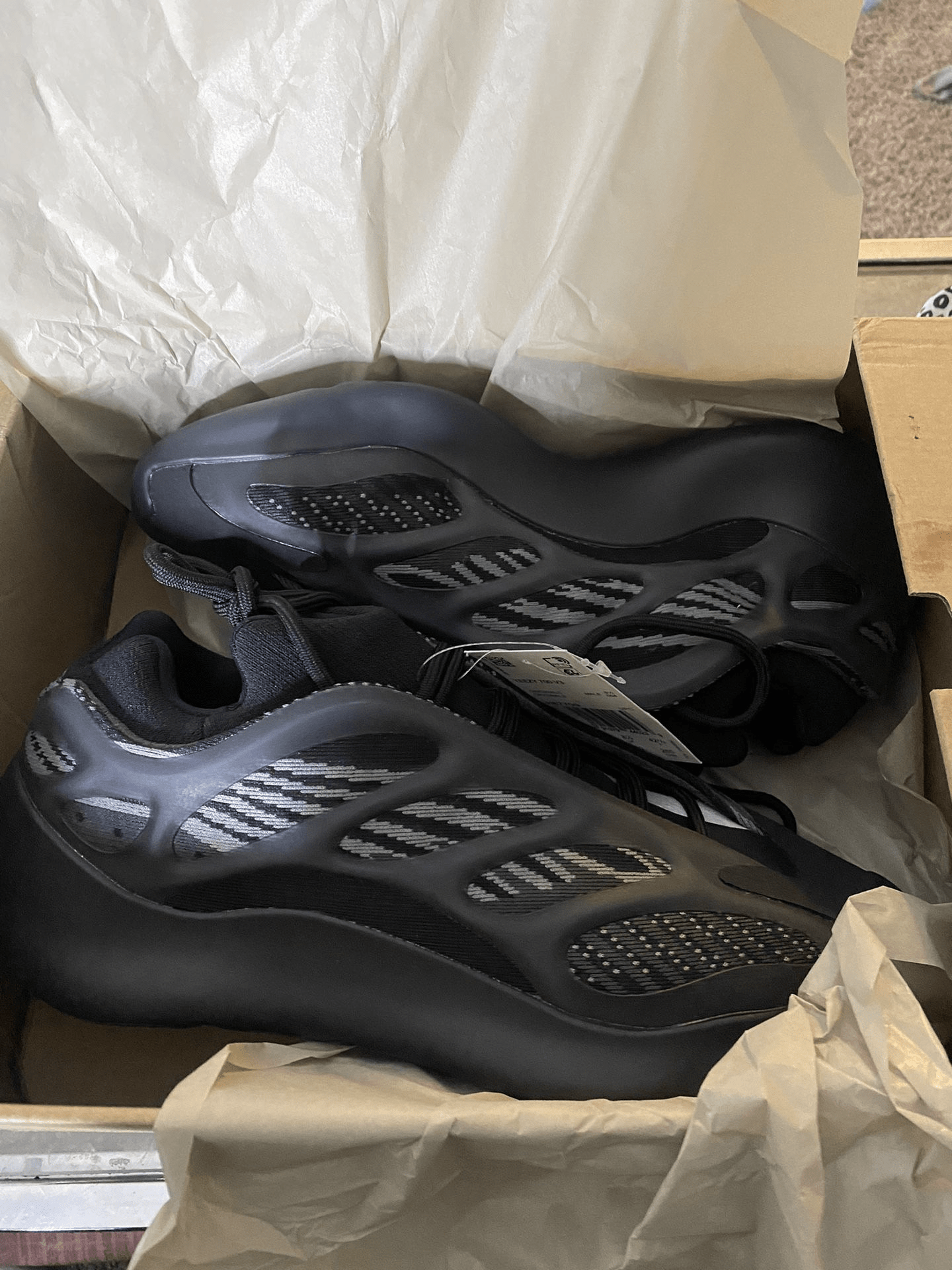 [Authorize✅]Adidas Yeezy 700 V3 Alvah black for sale photo review