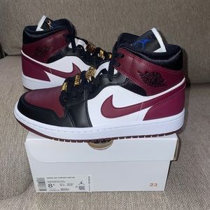 [Authorize✅]Nike Air Jordan 1 Mid SE Gold Pendants for sale photo review