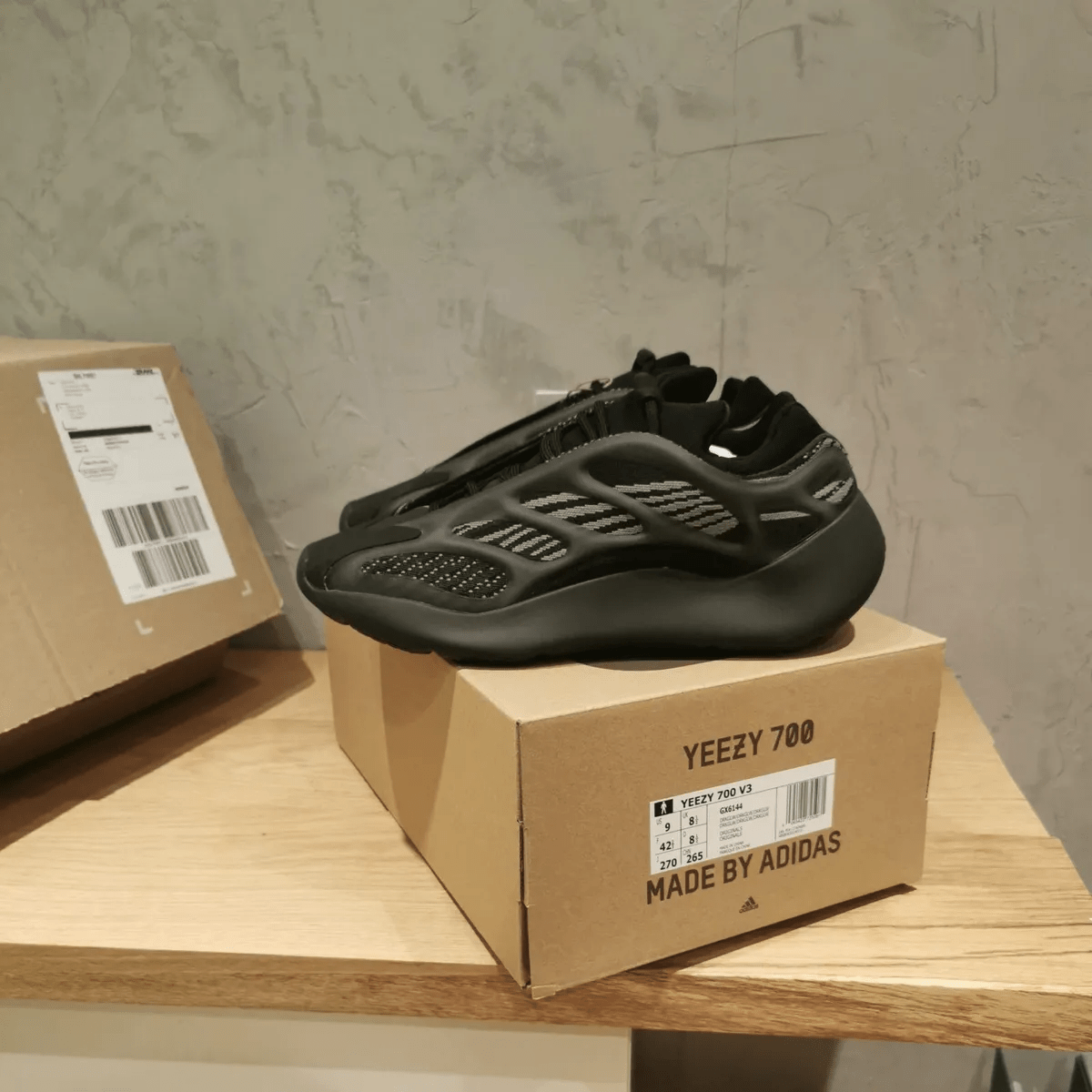 [Authorize✅]Adidas Yeezy 700 V3 Alvah black for sale photo review