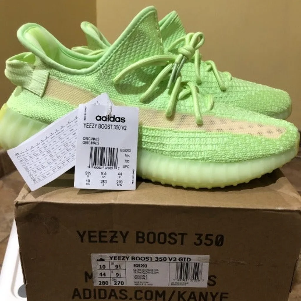 [Authorize✅]Adidas Yeezy 350 Boost V2 Glow In The Dark for sale photo review