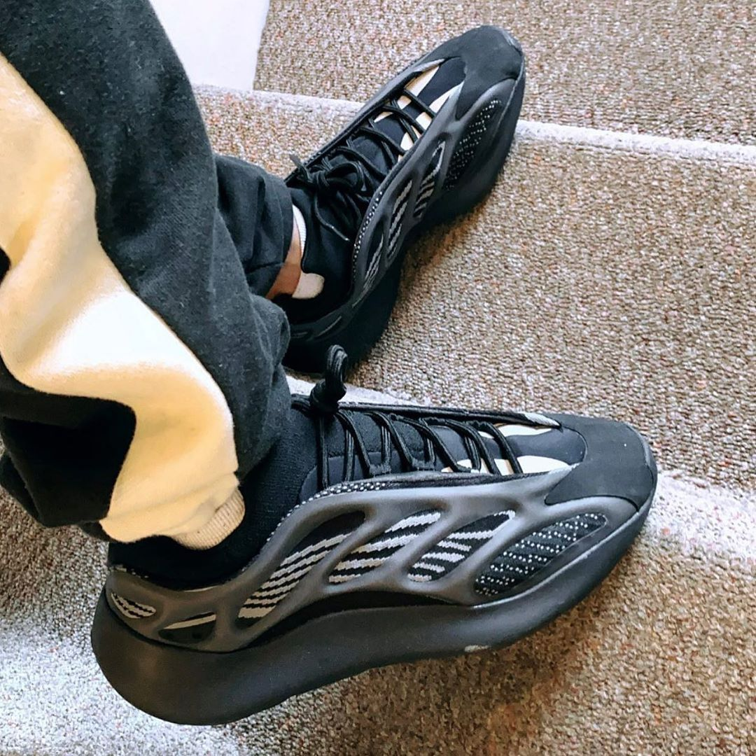[Authorize✅]Adidas Yeezy 700 V3 Alvah black for sale photo review