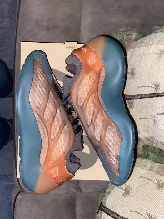 [Authorize✅]Adidas Yeezy 700 V3 Copper Fade for sale photo review