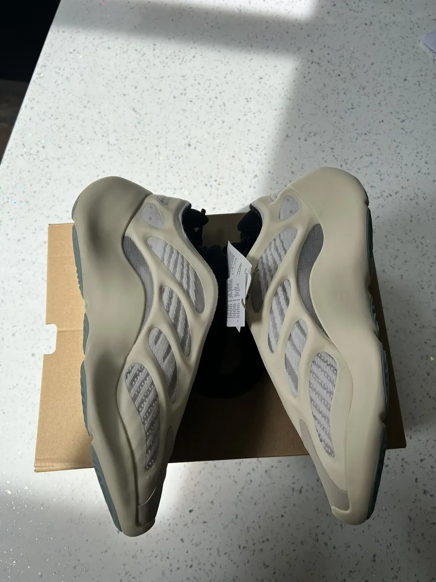 [Authorize✅]Adidas Yeezy 700 V3 Azael white for sale photo review