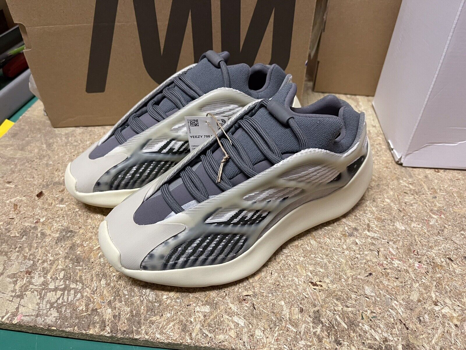 [Authorize✅]Adidas Yeezy 700 V3 Fade Salt for sale photo review