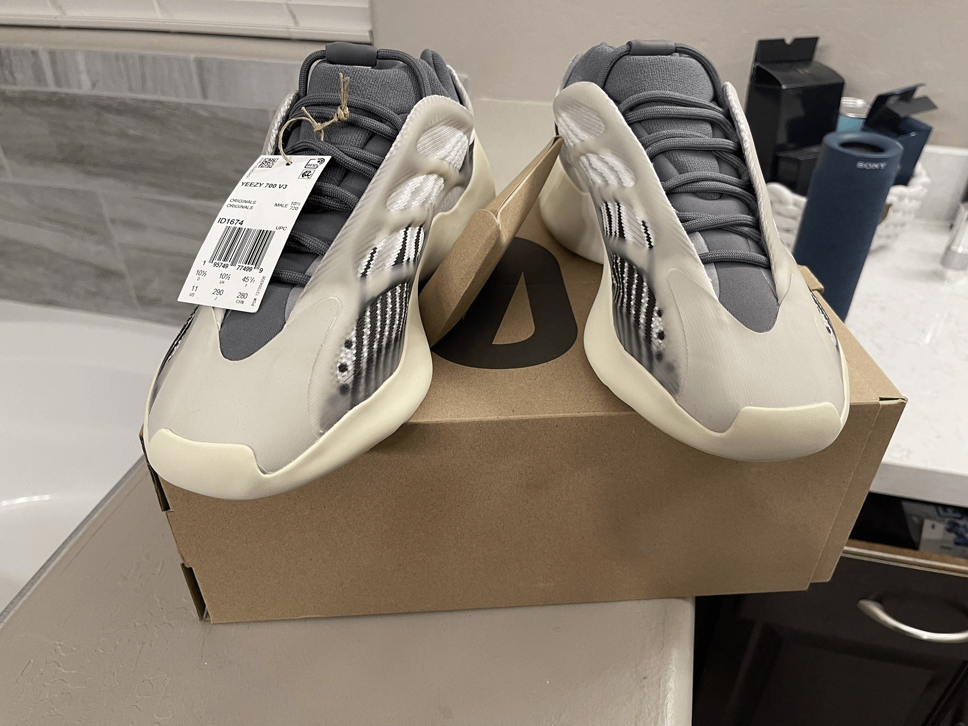 [Authorize✅]Adidas Yeezy 700 V3 Fade Salt for sale photo review