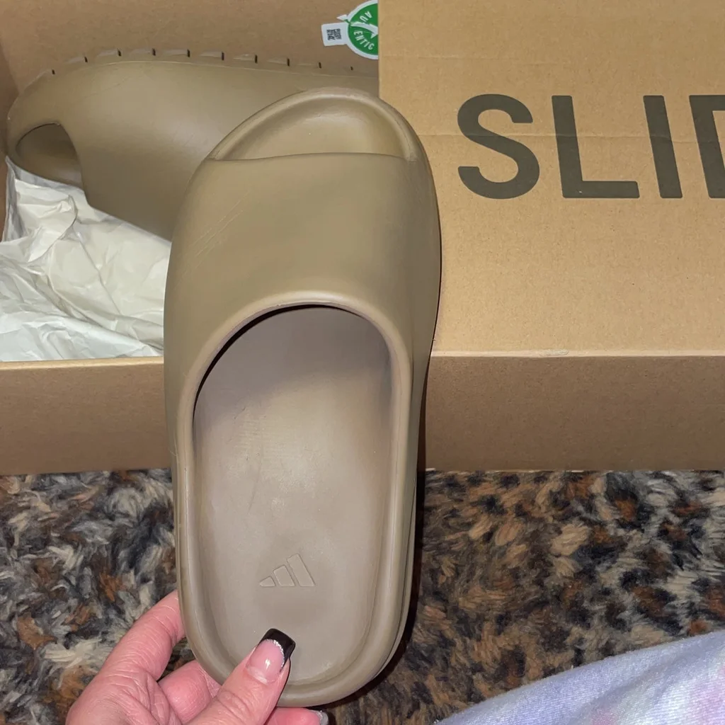 [Authorize✅]Adidas Yeezy Slide Earth Brown for sale photo review