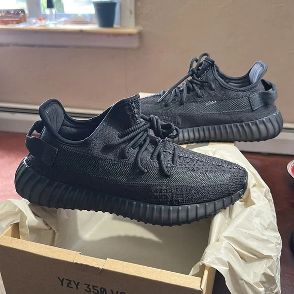 [Authorize✅]Adidas Yeezy Boost 350 V2 Onyx for sale photo review