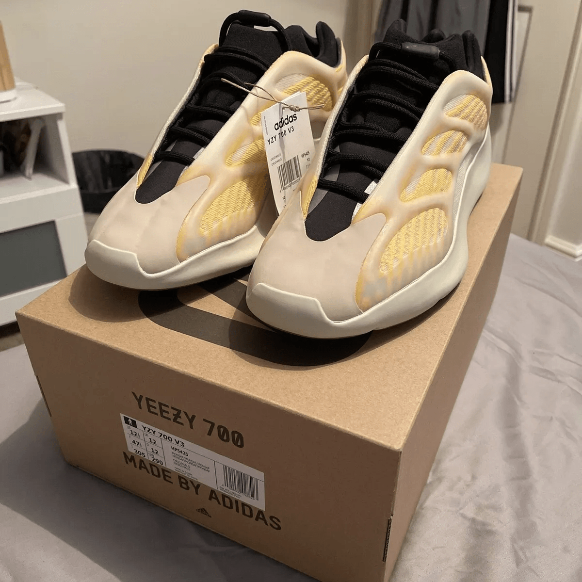 [Authorize✅]Adidas Yeezy 700 V3 Safflower for sale photo review