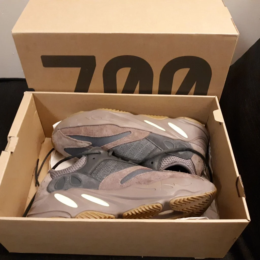 [Authorize✅]Adidas Yeezy  Boost 700 Mauve for sale photo review