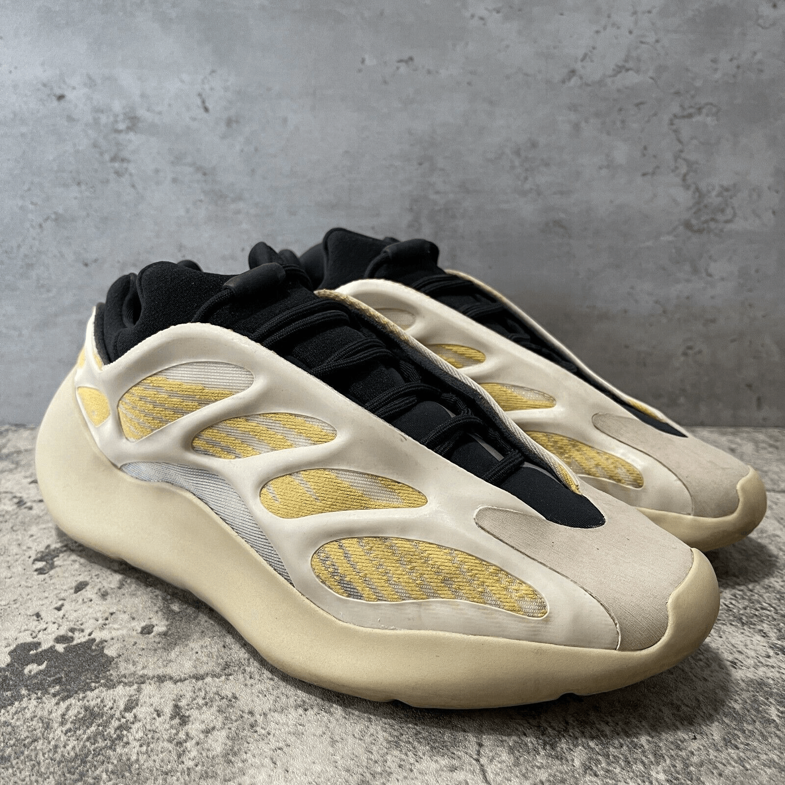 [Authorize✅]Adidas Yeezy 700 V3 Safflower for sale photo review