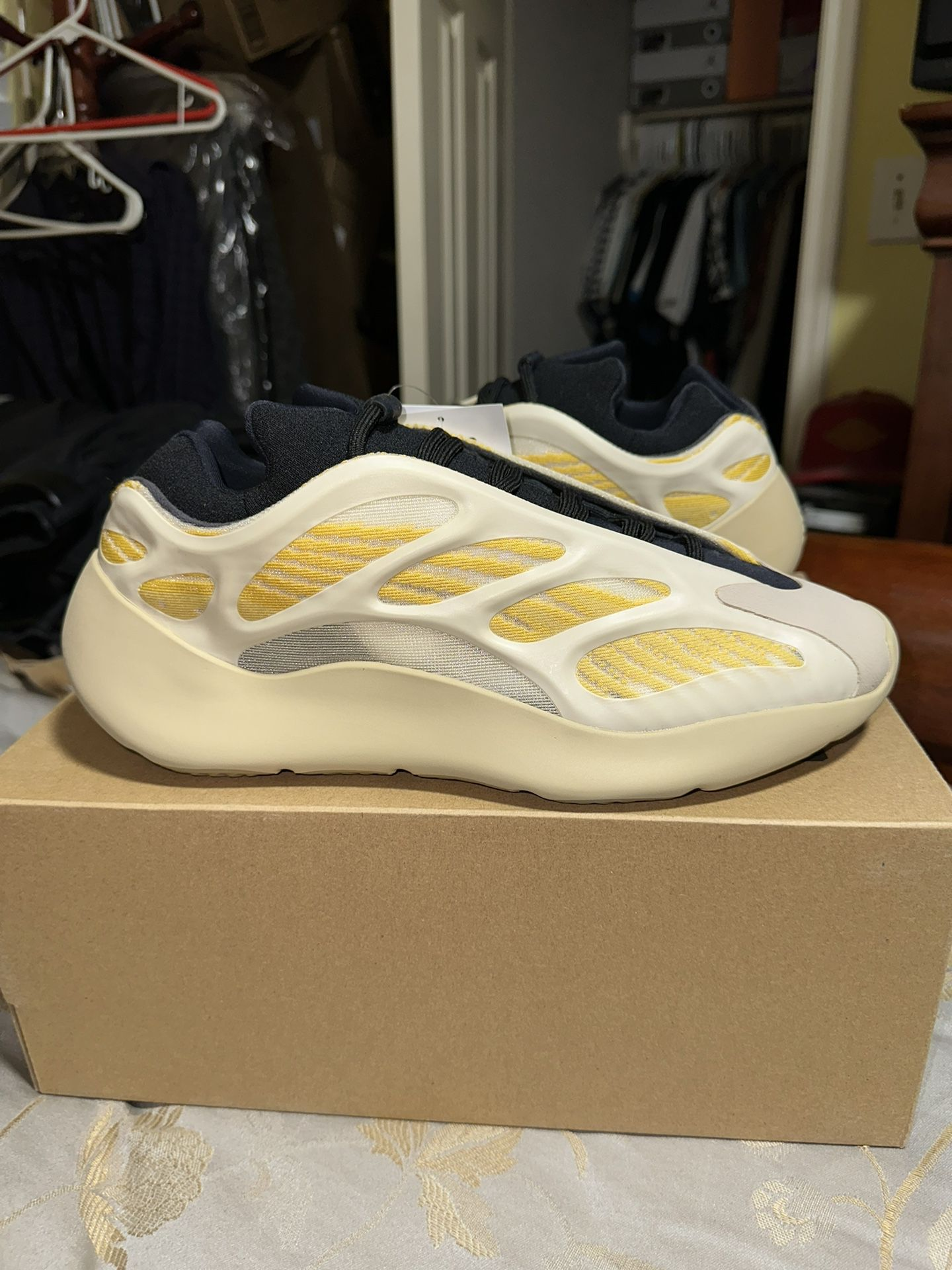 [Authorize✅]Adidas Yeezy 700 V3 Safflower for sale photo review