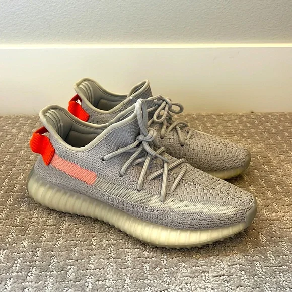 [Authorize✅]Adidas Yeezy Boost 350 V2 Tail Light for sale photo review