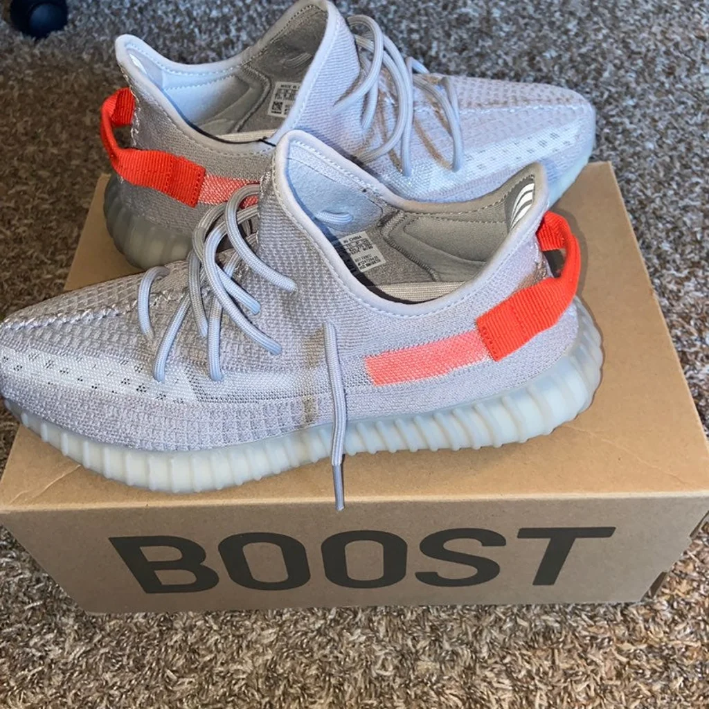 [Authorize✅]Adidas Yeezy Boost 350 V2 Tail Light for sale photo review
