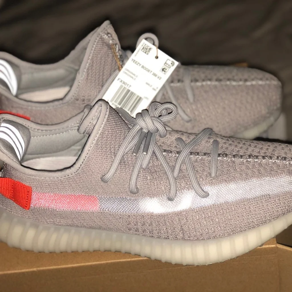 [Authorize✅]Adidas Yeezy Boost 350 V2 Tail Light for sale photo review