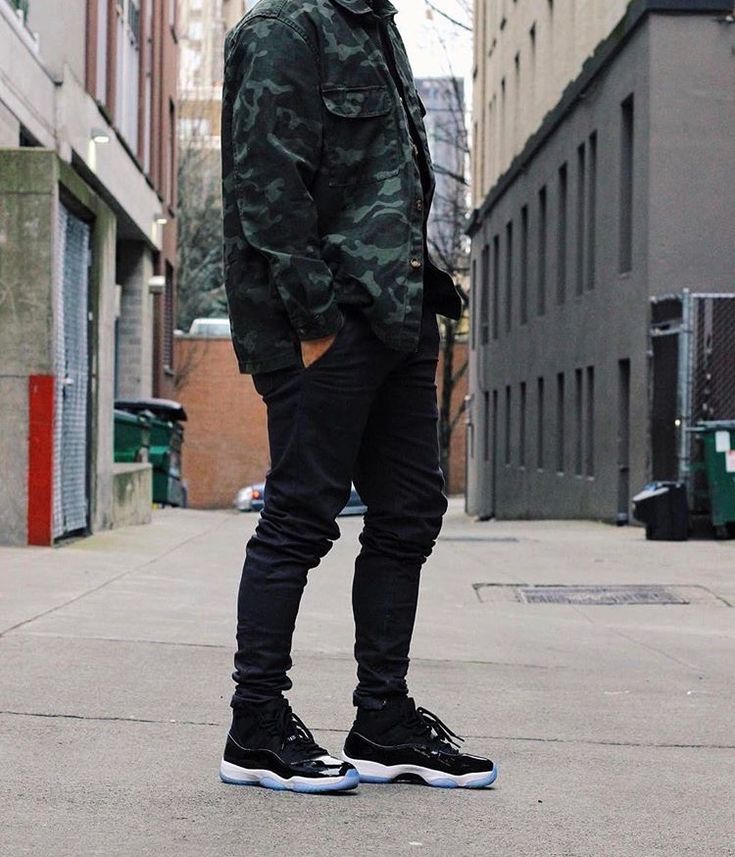 Air Jordan 11 Low Space Jam13